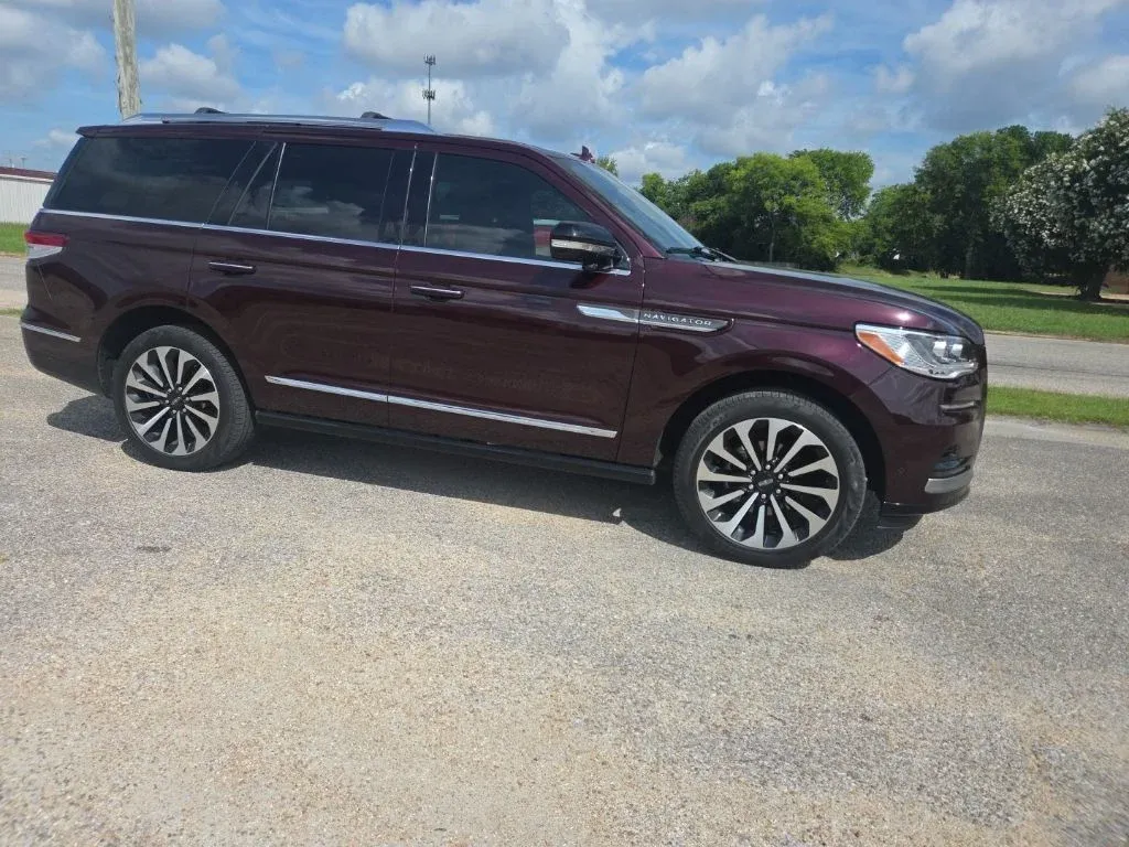 2023 Lincoln Navigator Reserve thumbnail 10