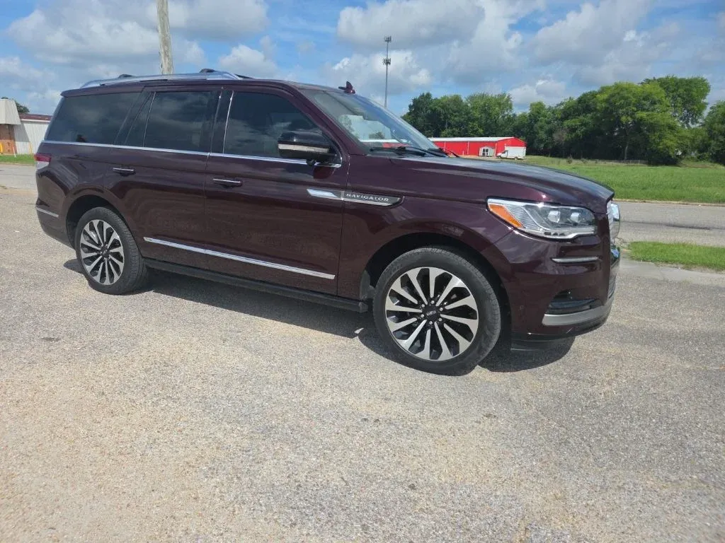 2023 Lincoln Navigator Reserve thumbnail 11