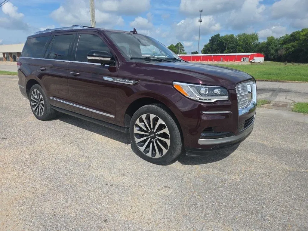 2023 Lincoln Navigator Reserve thumbnail 12