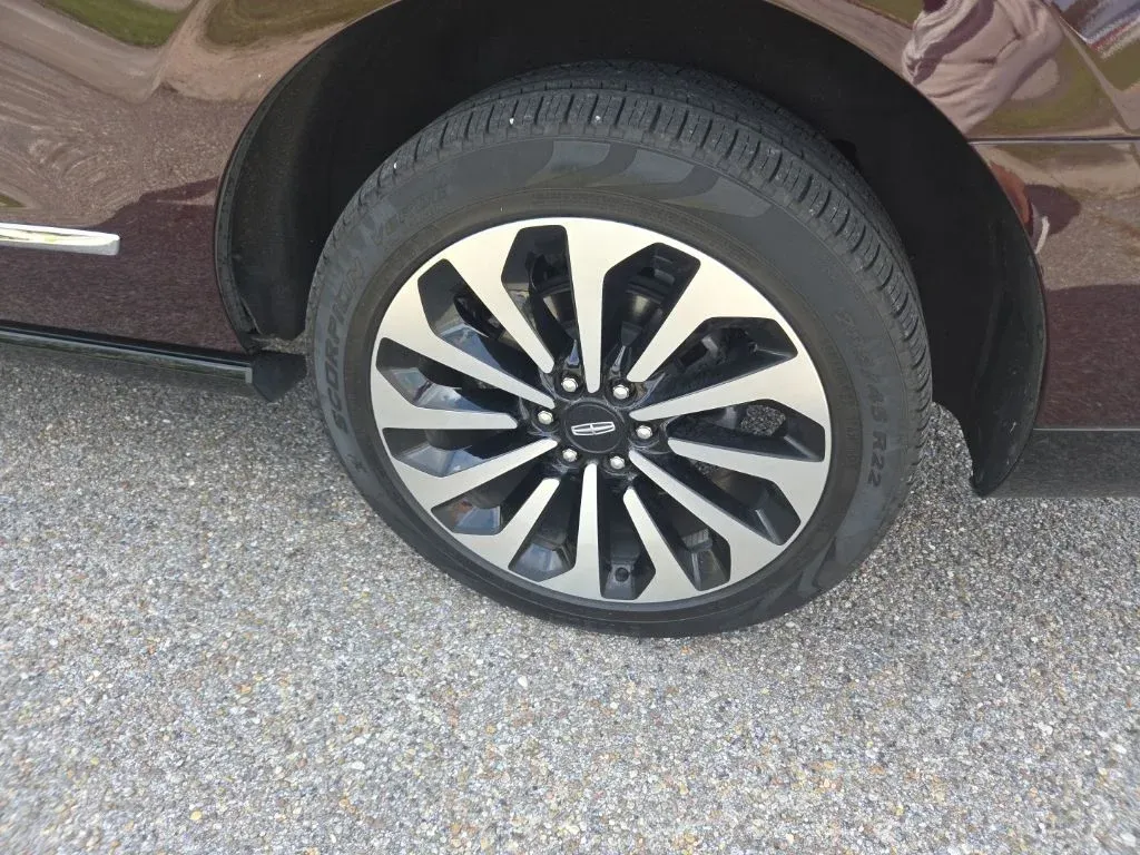 2023 Lincoln Navigator Reserve thumbnail 15