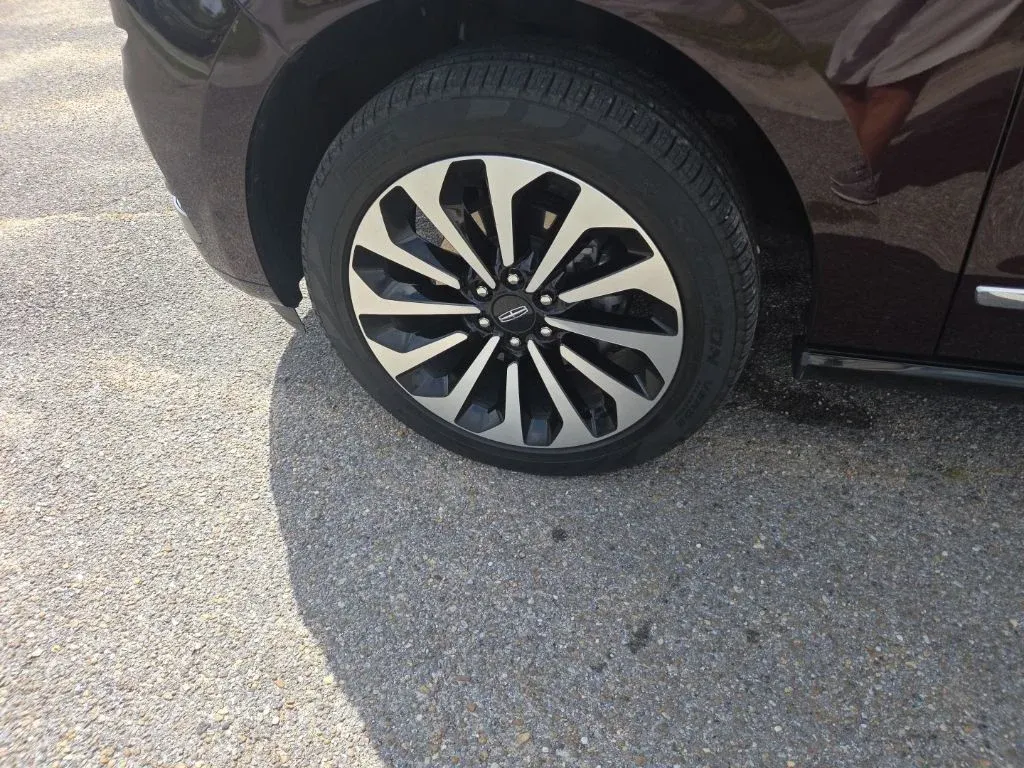 2023 Lincoln Navigator Reserve thumbnail 16