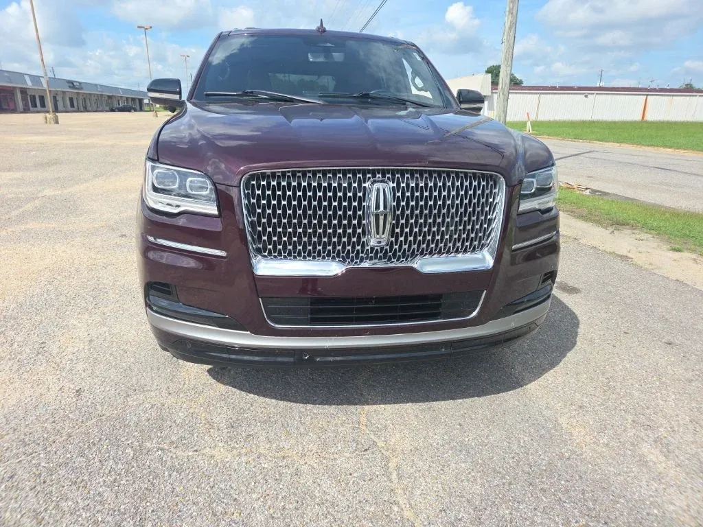 2023 Lincoln Navigator Reserve thumbnail 2