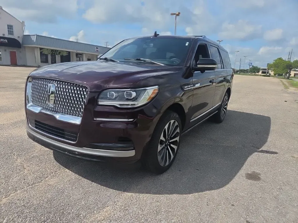 2023 Lincoln Navigator Reserve thumbnail 3