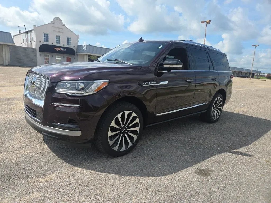 2023 Lincoln Navigator Reserve thumbnail 4