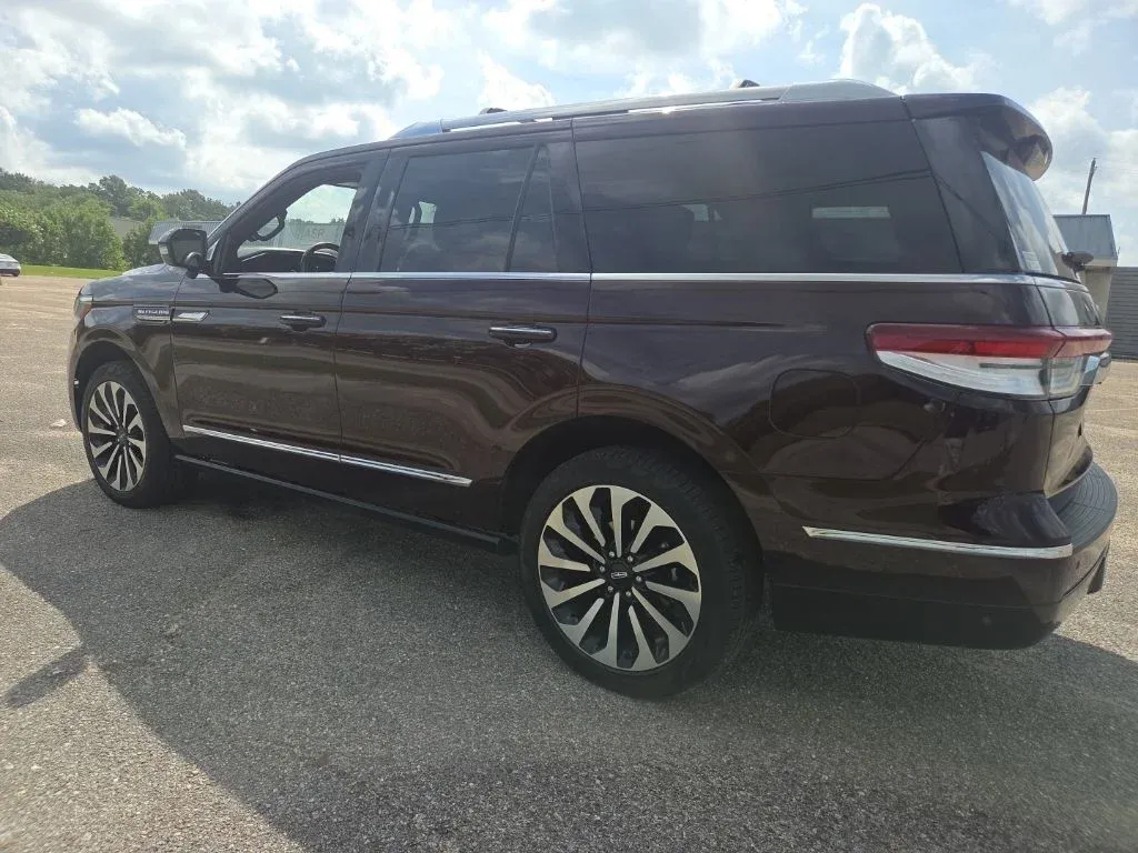 2023 Lincoln Navigator Reserve thumbnail 5