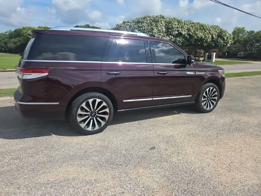 2023 Lincoln Navigator Reserve thumbnail 8