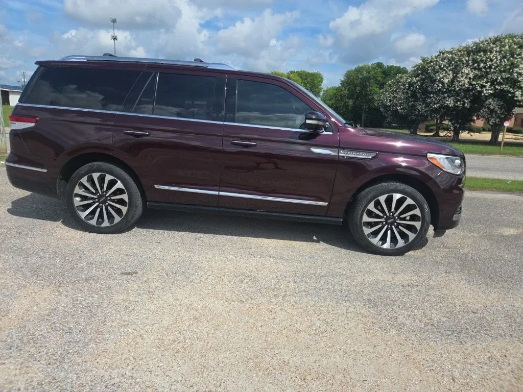 2023 Lincoln Navigator Reserve thumbnail 9