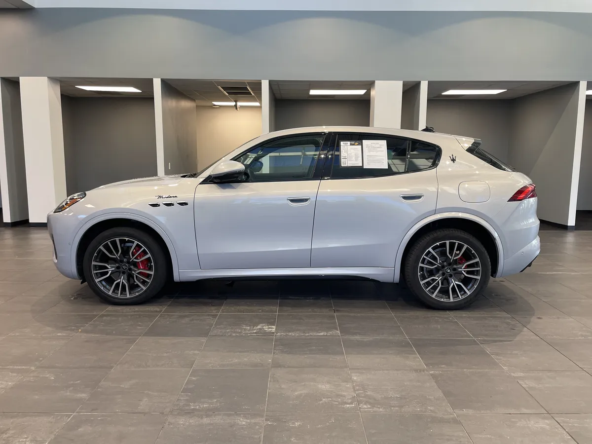 2023 Maserati Grecale Modena thumbnail 6