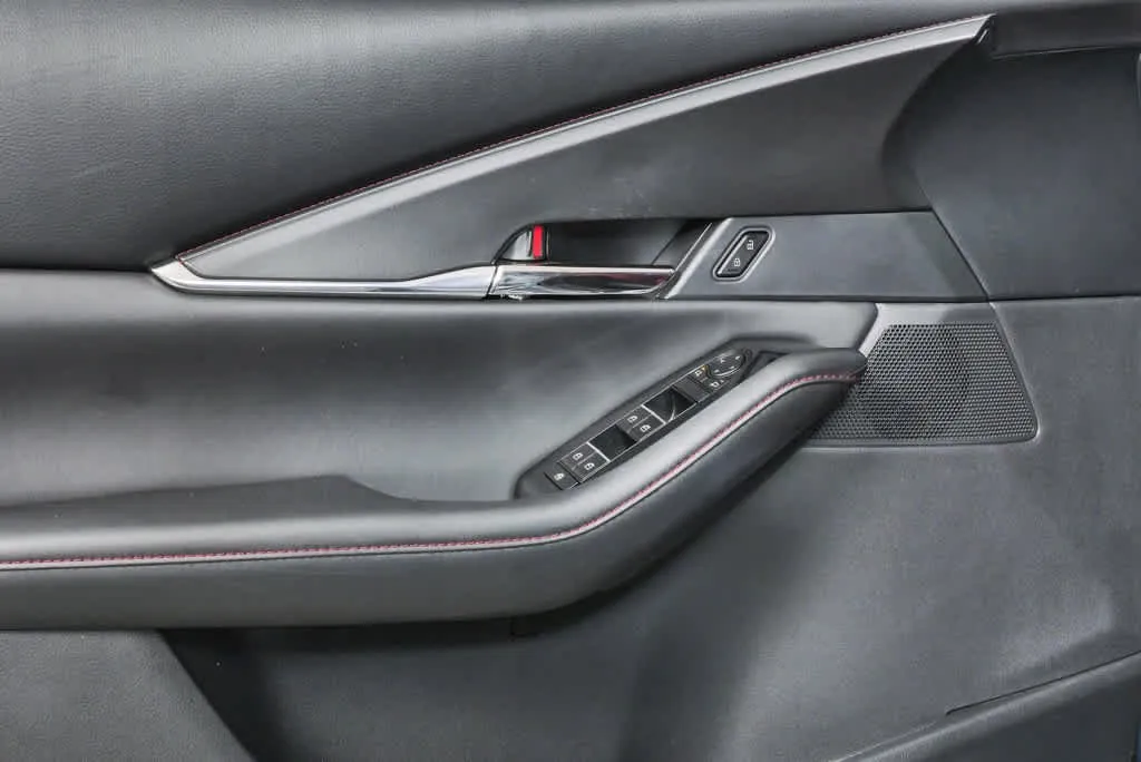 2023 MAZDA CX-30 2.5 S Carbon Edition thumbnail 6