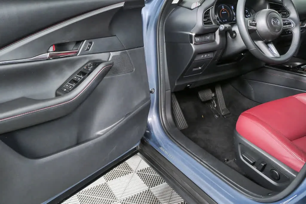 2023 MAZDA CX-30 2.5 S Carbon Edition thumbnail 7