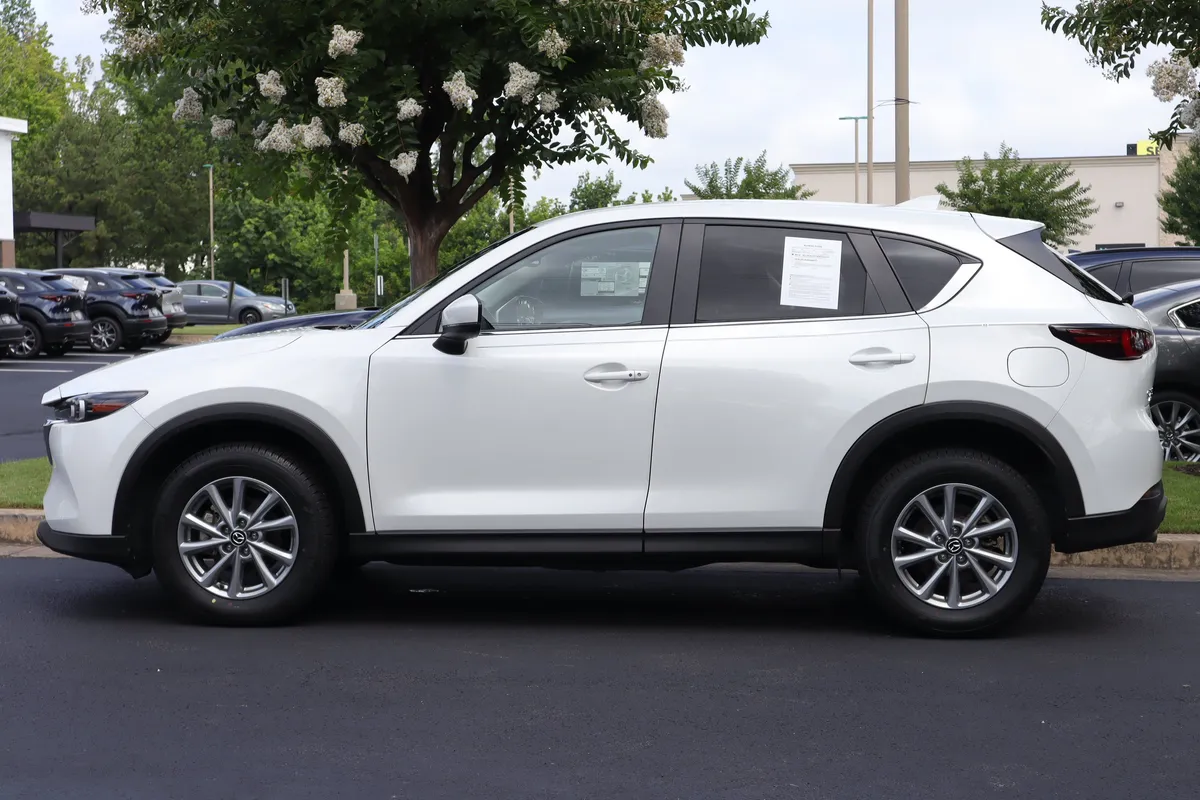 2023 Mazda CX-5 2.5 S Preferred Package thumbnail 4