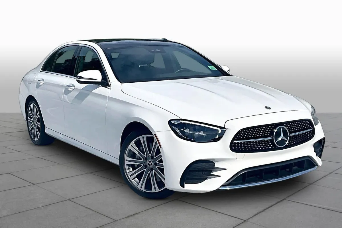 2023 Mercedes-Benz E 450 E 450 thumbnail 3