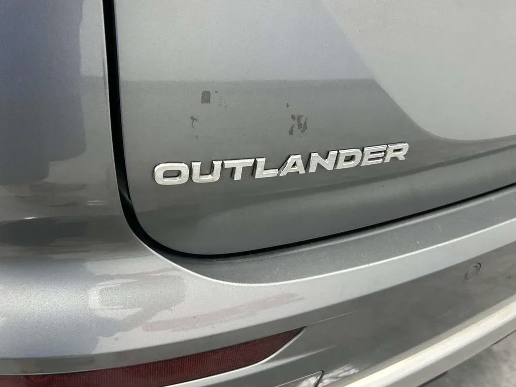 2023 Mitsubishi Outlander SE Special Edition thumbnail 10