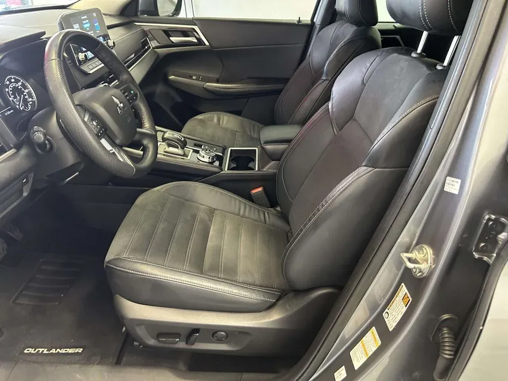2023 Mitsubishi Outlander SE Special Edition thumbnail 16