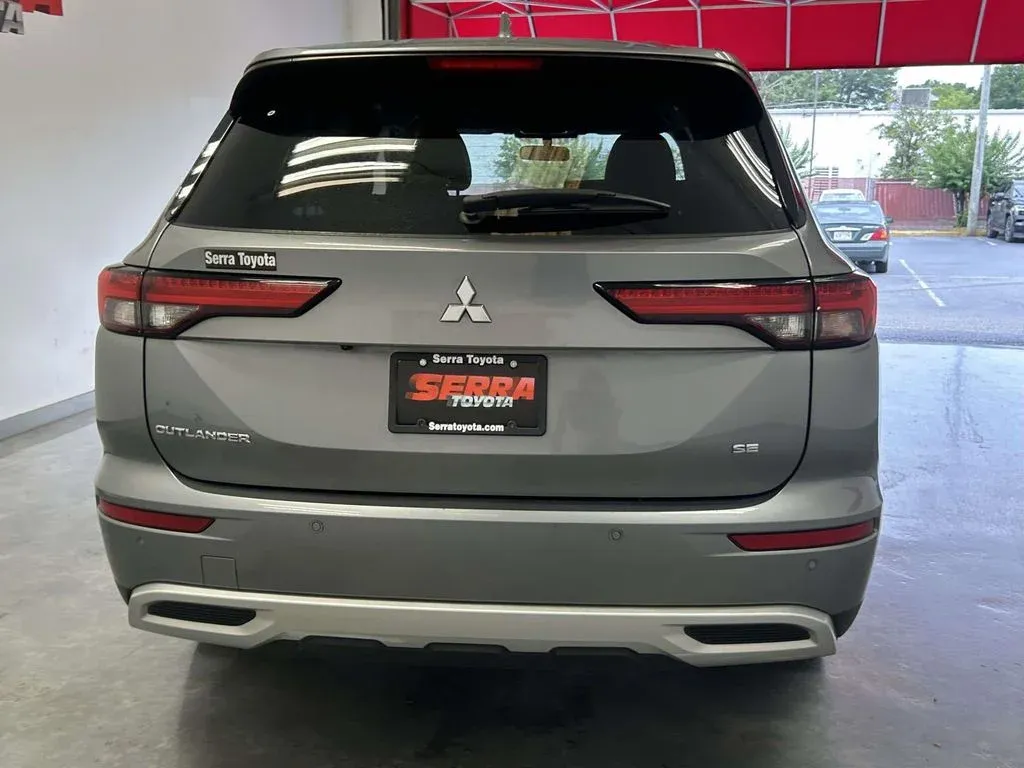 2023 Mitsubishi Outlander SE Special Edition thumbnail 4