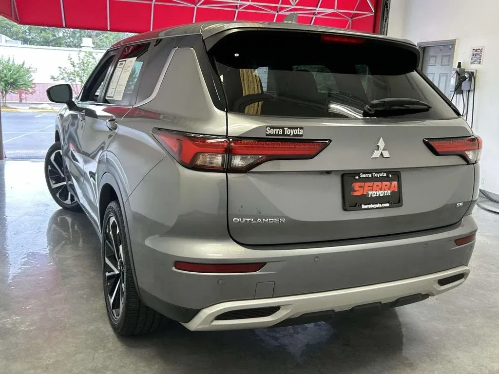 2023 Mitsubishi Outlander SE Special Edition thumbnail 5