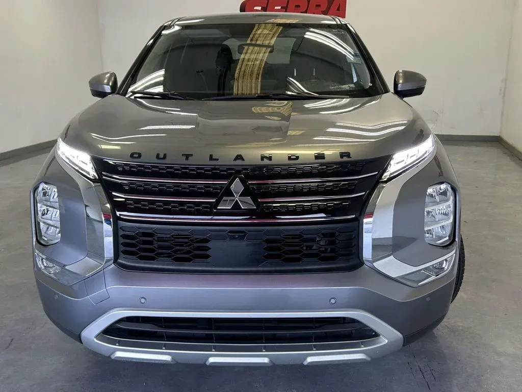 2023 Mitsubishi Outlander SE Special Edition thumbnail 8