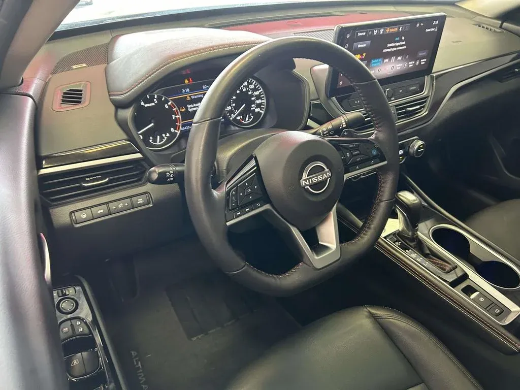 2023 Nissan Altima 2.0 SR thumbnail 14