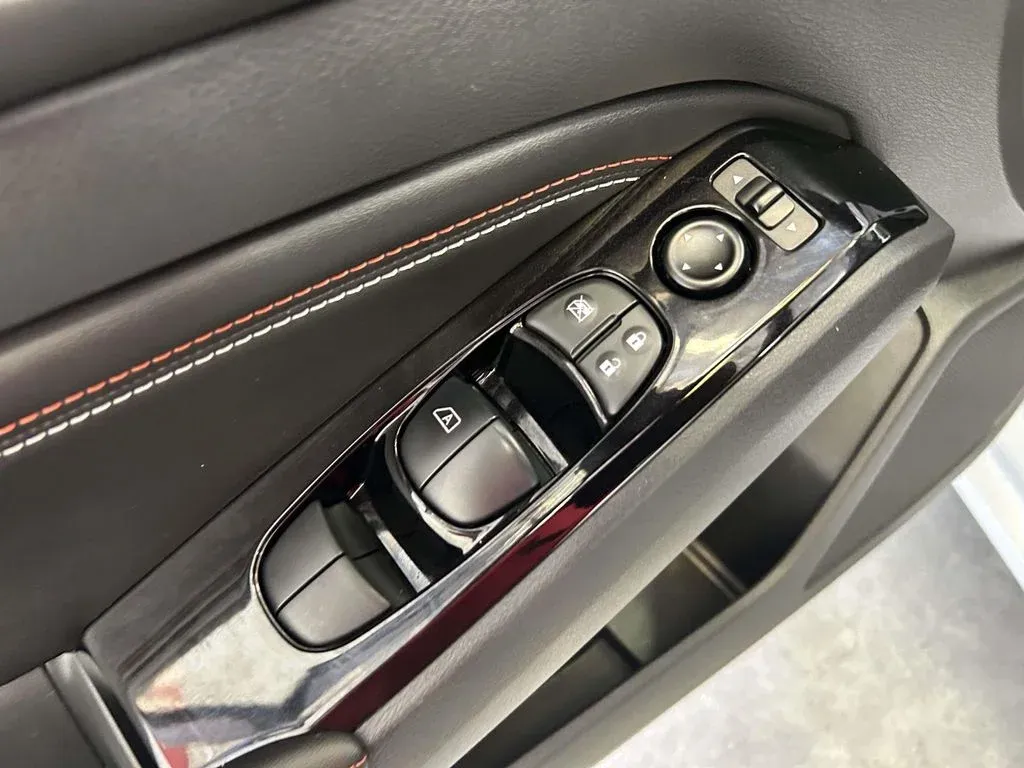 2023 Nissan Altima 2.0 SR thumbnail 19
