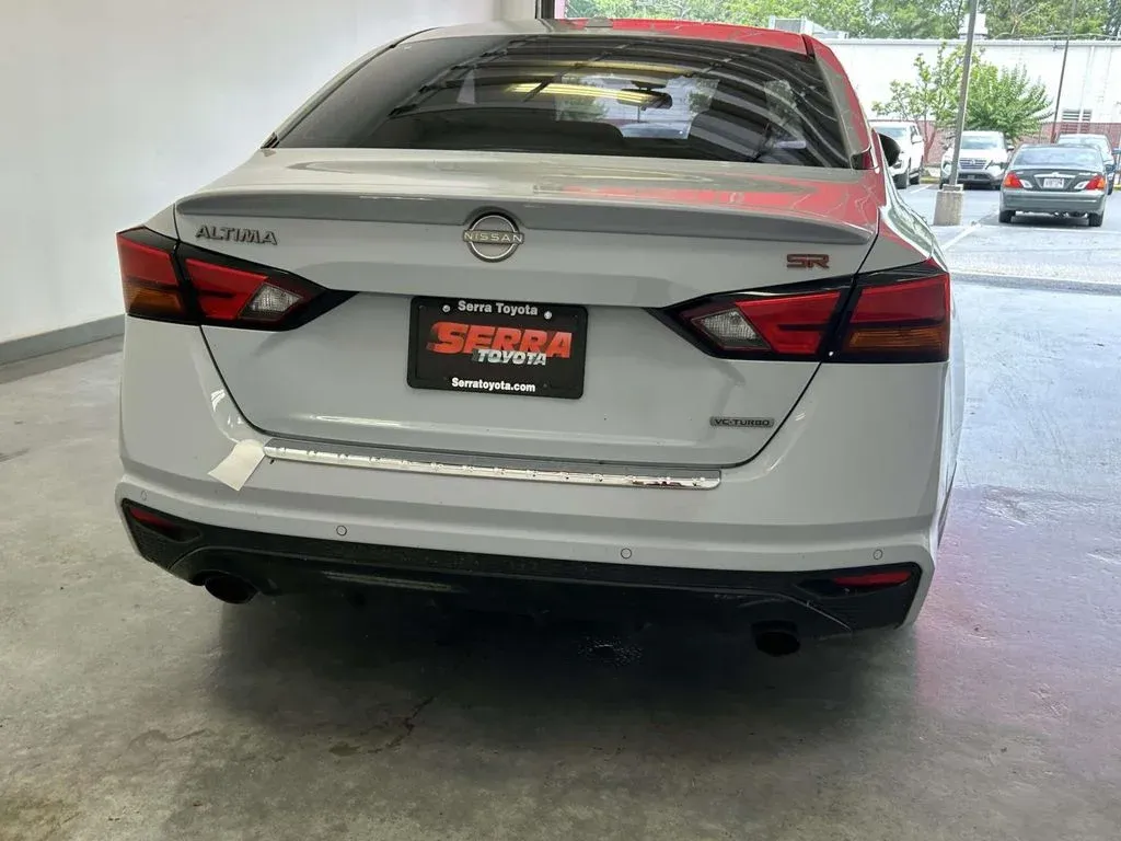 2023 Nissan Altima 2.0 SR thumbnail 4