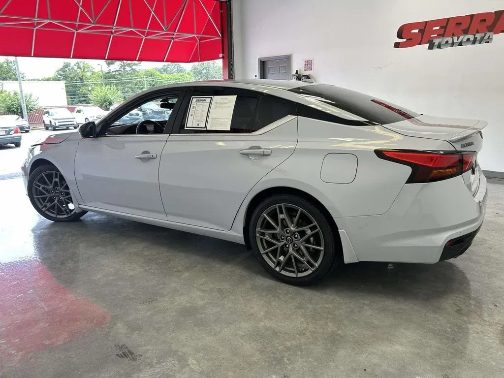 2023 Nissan Altima 2.0 SR thumbnail 6