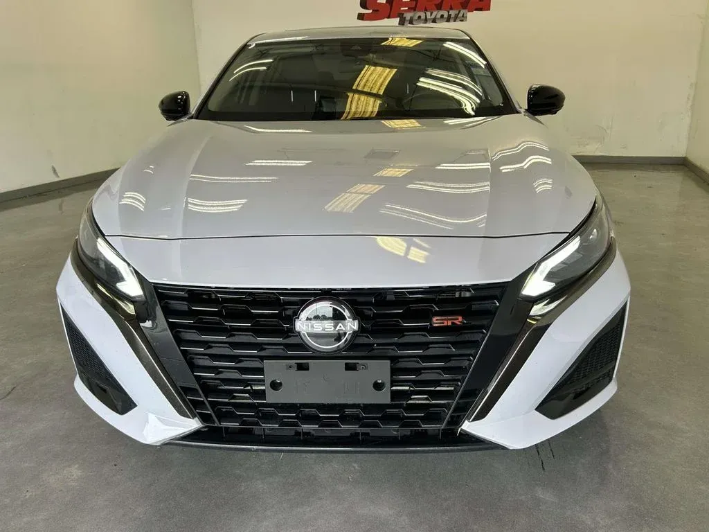 2023 Nissan Altima 2.0 SR thumbnail 8