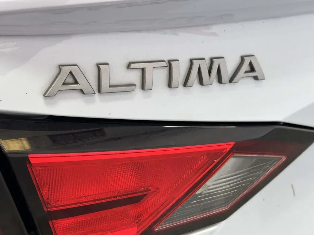 2023 Nissan Altima 2.5 SR thumbnail 10