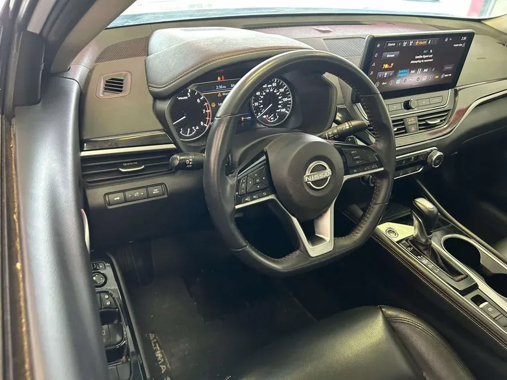 2023 Nissan Altima 2.5 SR thumbnail 13