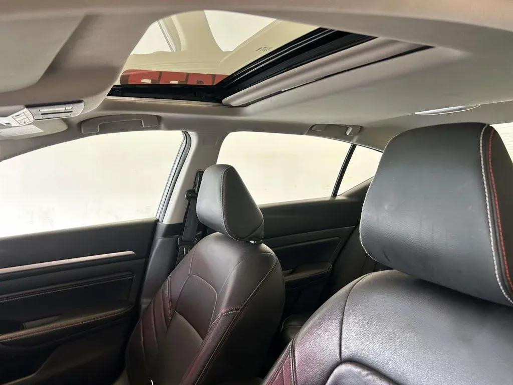2023 Nissan Altima 2.5 SR thumbnail 14