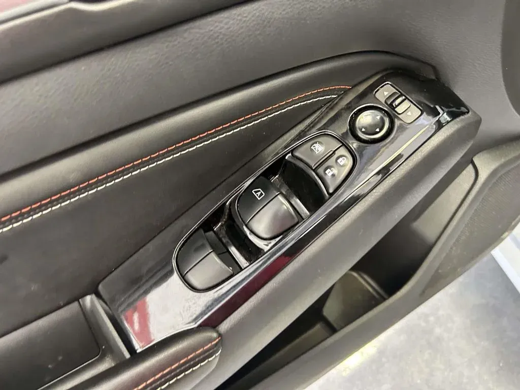 2023 Nissan Altima 2.5 SR thumbnail 18