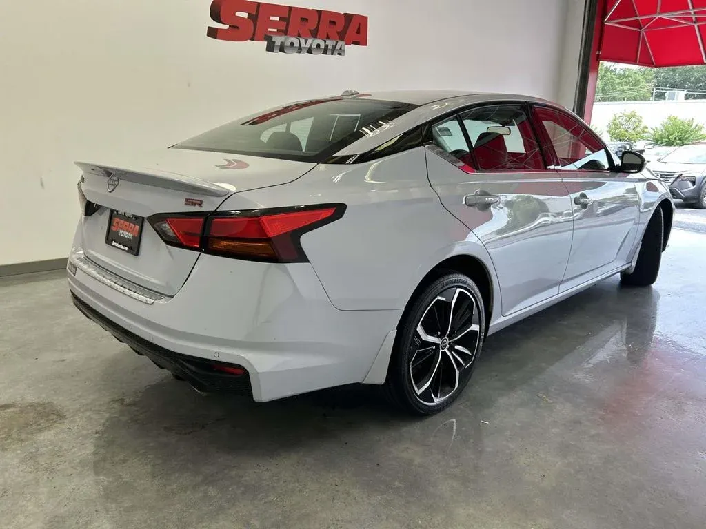 2023 Nissan Altima 2.5 SR thumbnail 3