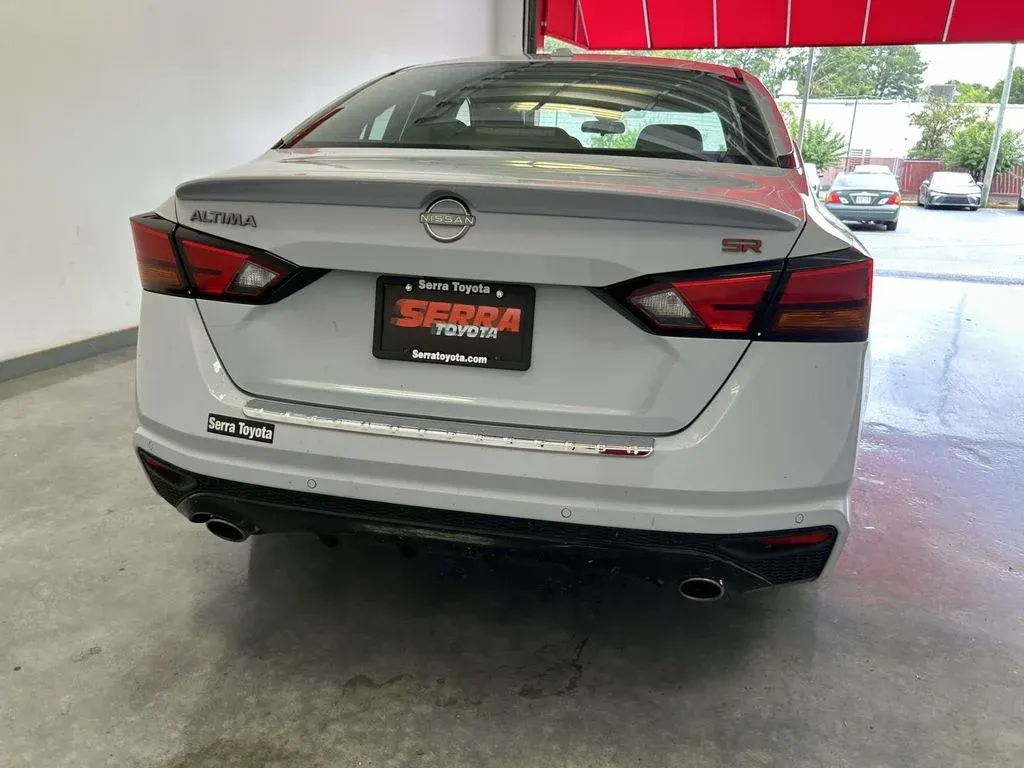 2023 Nissan Altima 2.5 SR thumbnail 4
