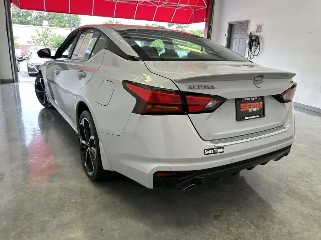 2023 Nissan Altima 2.5 SR thumbnail 5