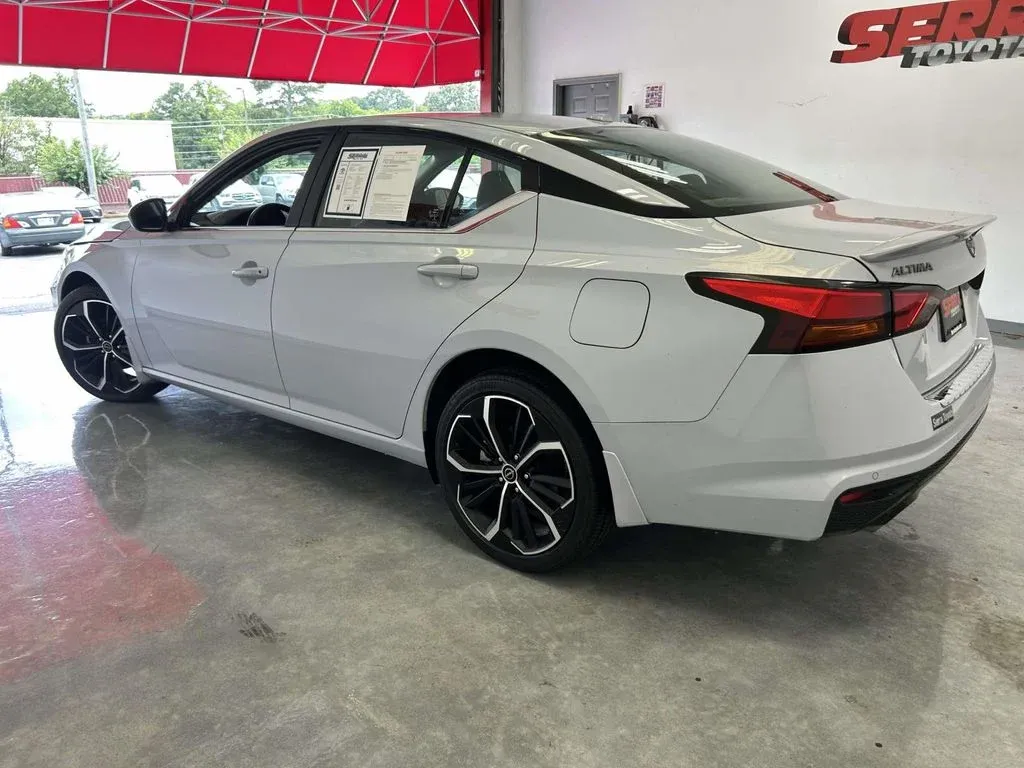 2023 Nissan Altima 2.5 SR thumbnail 6