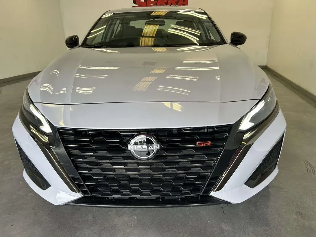 2023 Nissan Altima 2.5 SR thumbnail 8