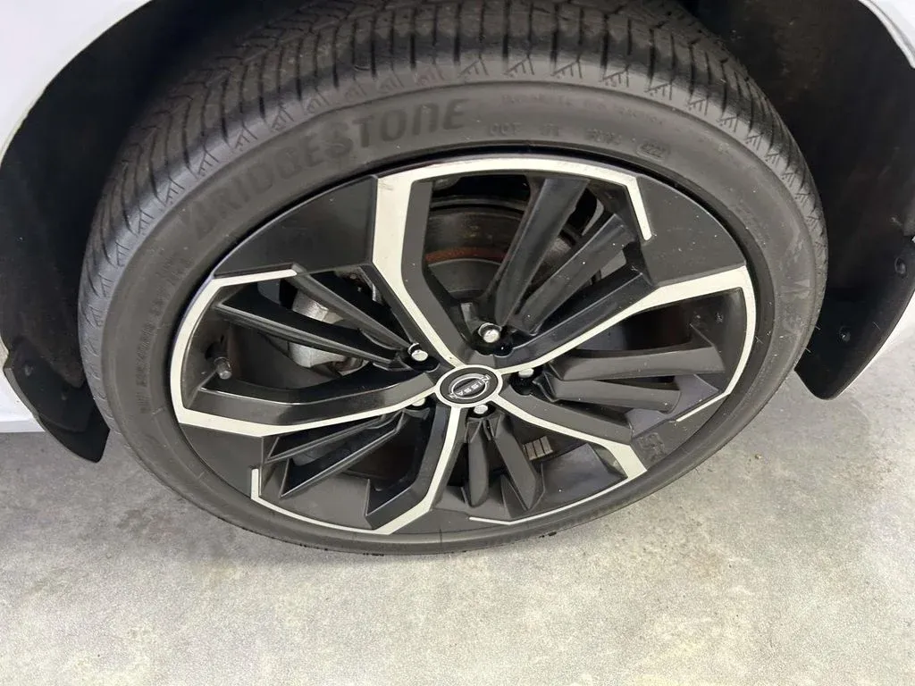 2023 Nissan Altima 2.5 SR thumbnail 9