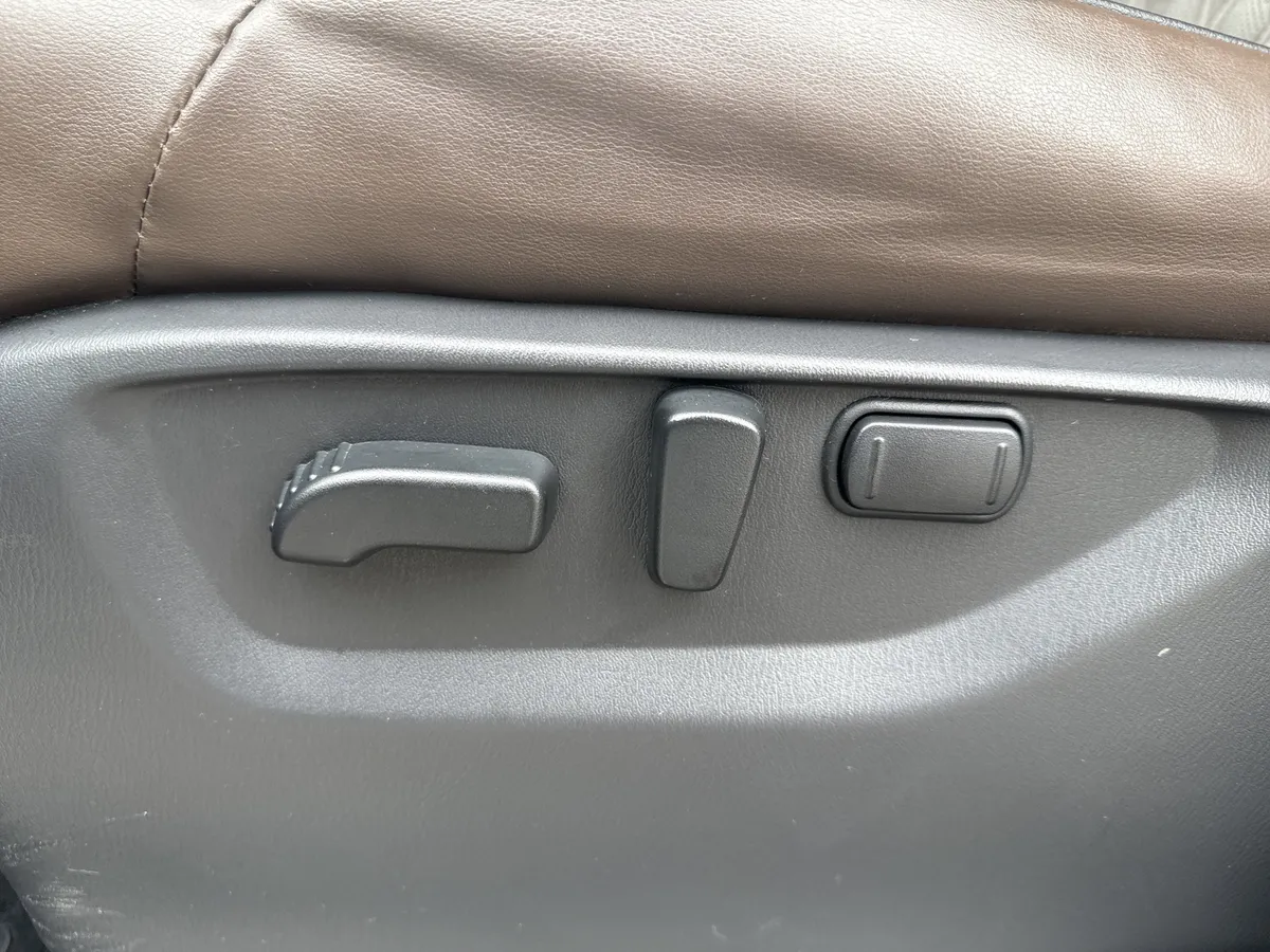 2023 Nissan Armada Platinum thumbnail 10