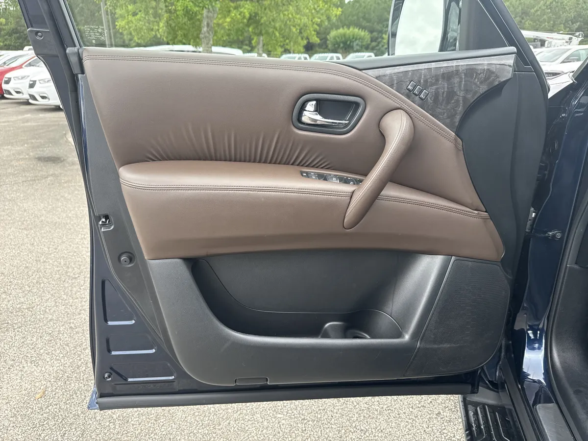 2023 Nissan Armada Platinum thumbnail 11