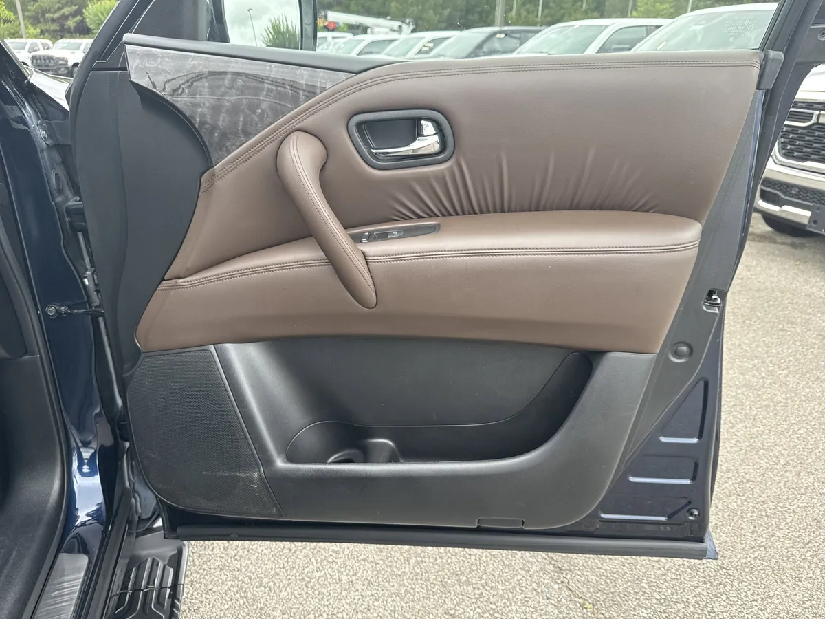 2023 Nissan Armada Platinum thumbnail 15