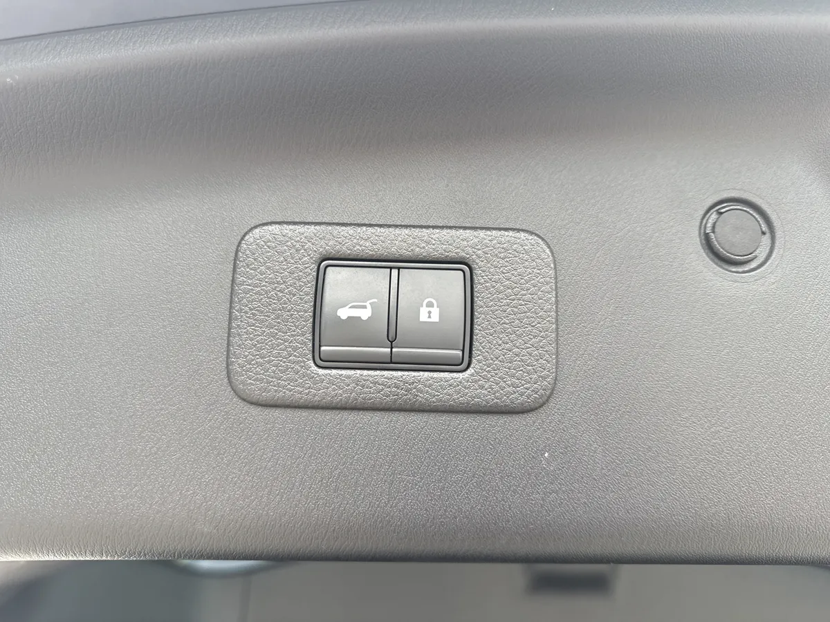 2023 Nissan Armada Platinum thumbnail 21