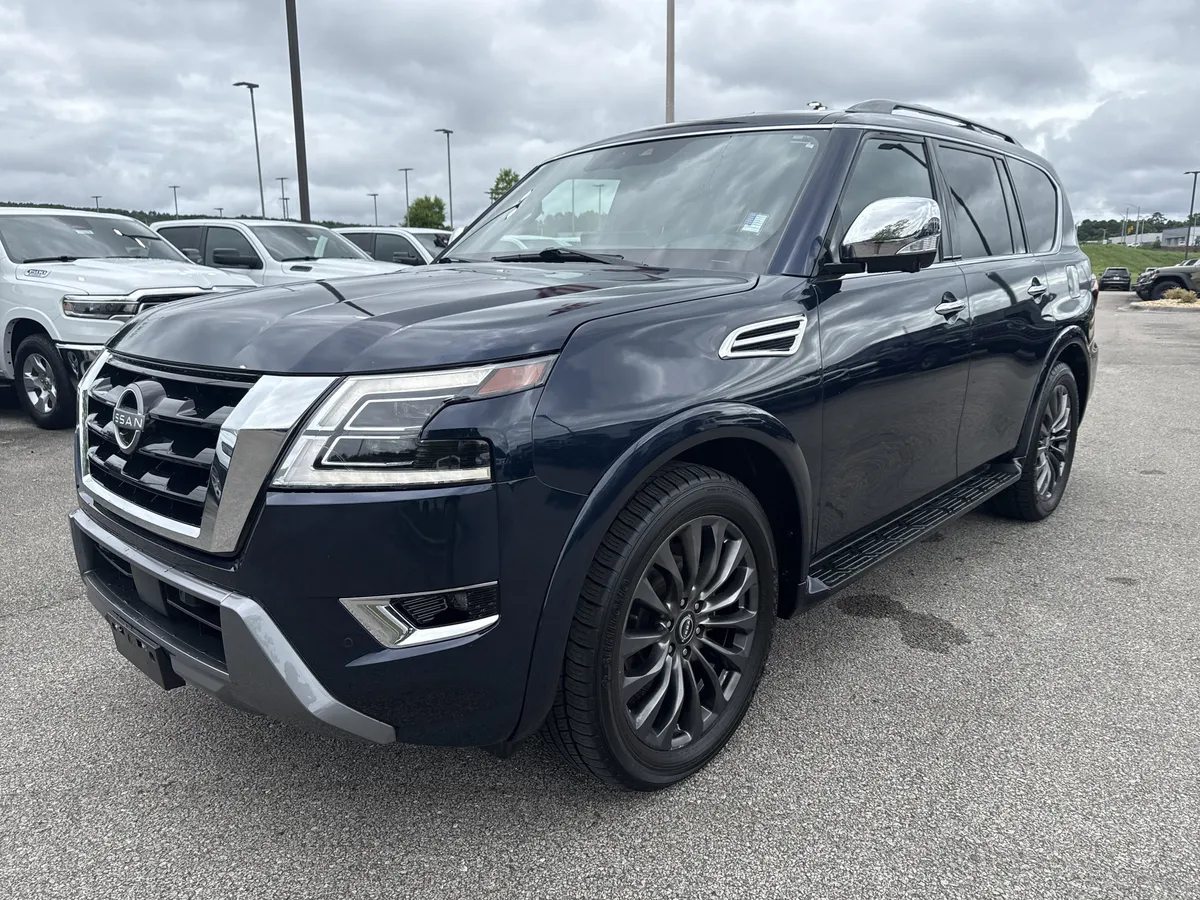 2023 Nissan Armada Platinum thumbnail 3