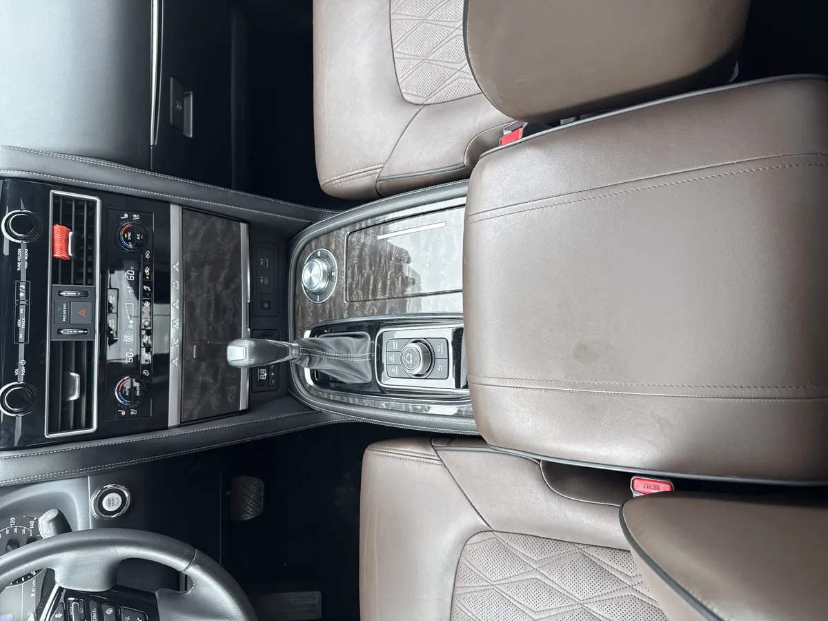 2023 Nissan Armada Platinum thumbnail 33