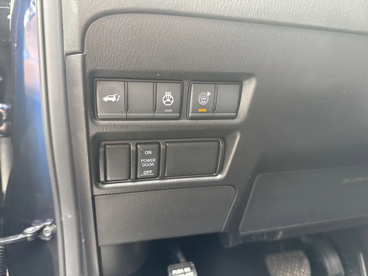 2023 Nissan Armada Platinum thumbnail 34