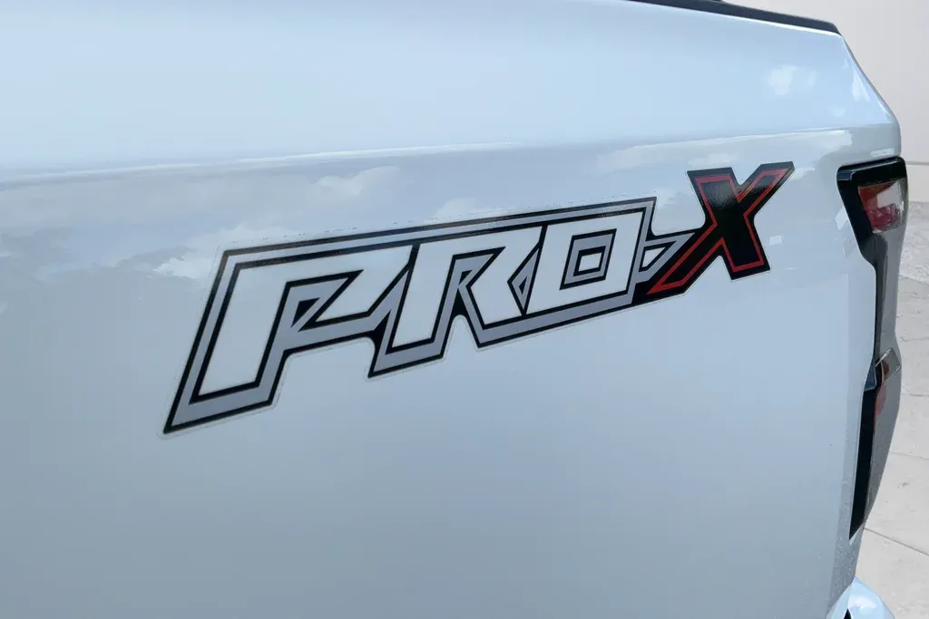 2023 Nissan Frontier PRO-X thumbnail 27