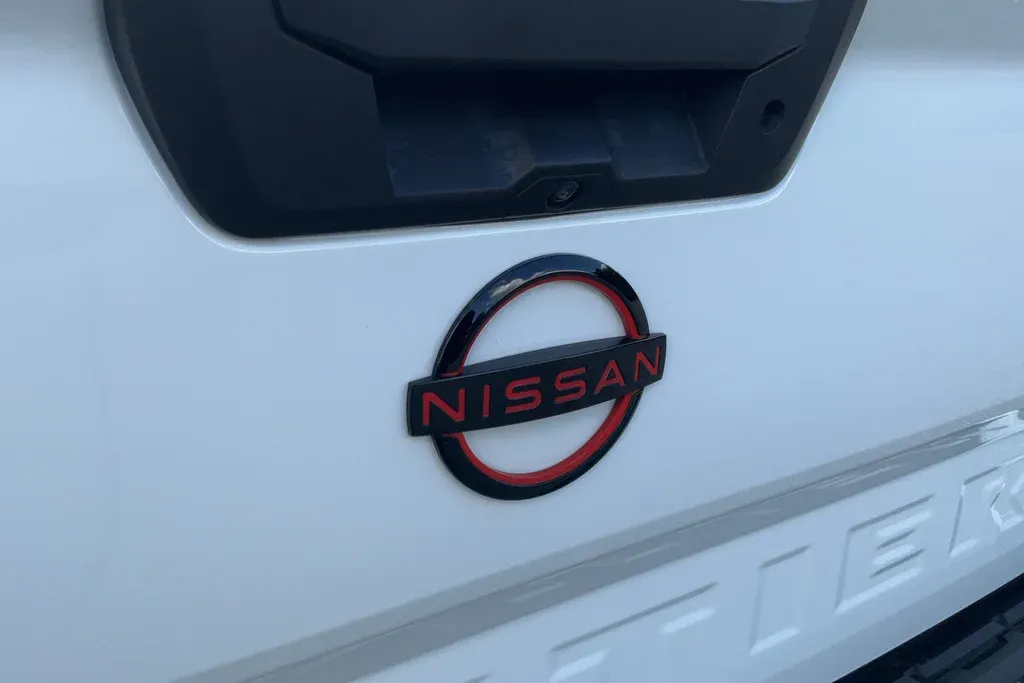 2023 Nissan Frontier PRO-X thumbnail 29