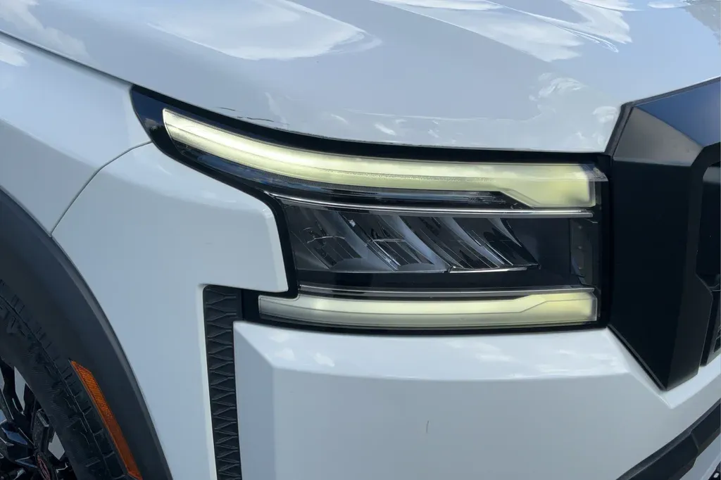 2023 Nissan Frontier PRO-X thumbnail 30