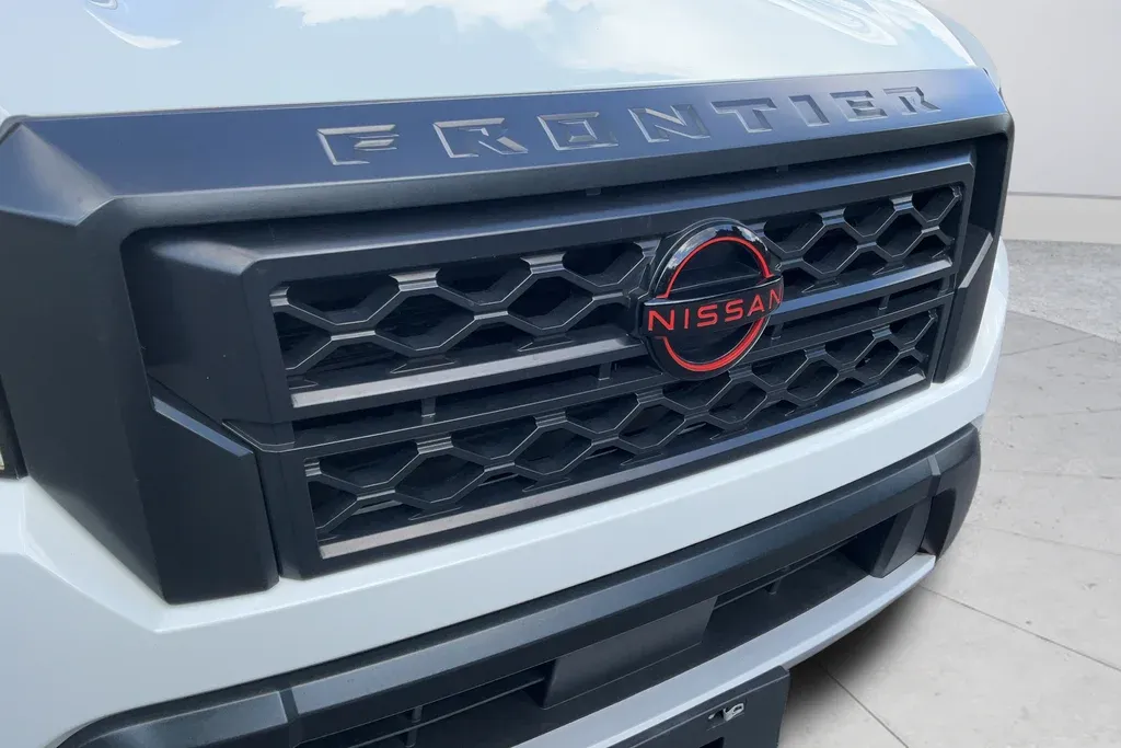 2023 Nissan Frontier PRO-X thumbnail 31