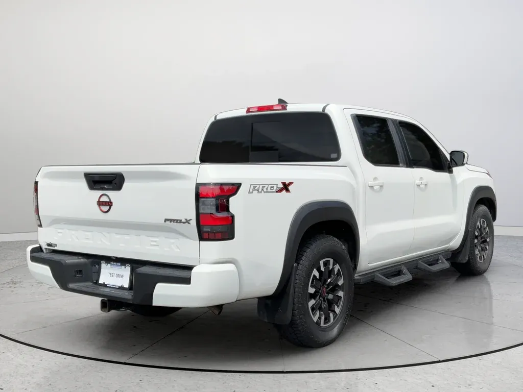2023 Nissan Frontier PRO-X thumbnail 7