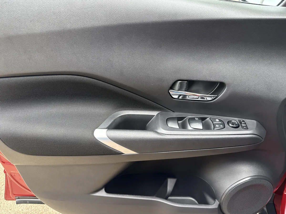 2023 Nissan Kicks SV thumbnail 10