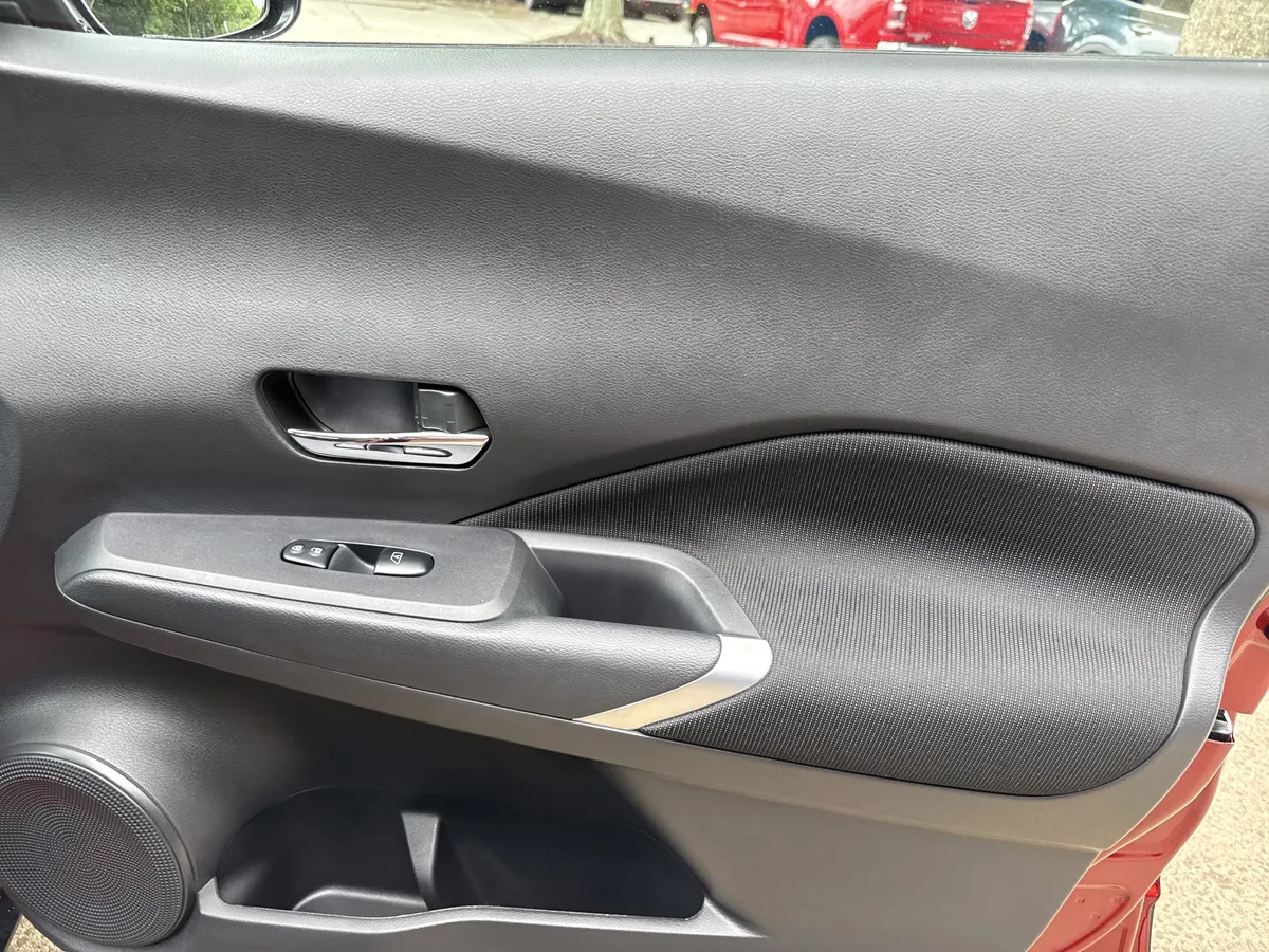 2023 Nissan Kicks SV thumbnail 14